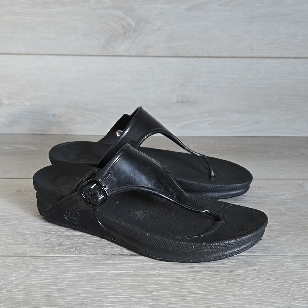 Fitflop Black Patent Thong Sandals with Side Buckle